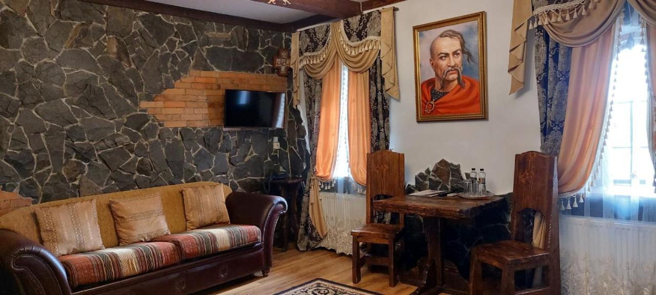 Hotel Fortetsya Hetmana Hatne Exterior foto