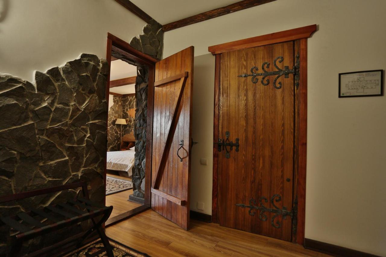 Hotel Fortetsya Hetmana Hatne Exterior foto